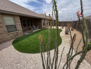 Outdoor dining - Enormous house with new backyard (Midland)