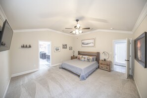 4 bedrooms, in-room safe, desk, iron/ironing board