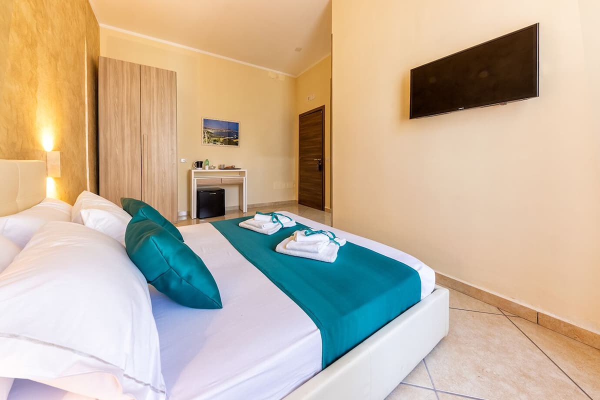 Superior Double Room | Minibar, in-room safe, desk, laptop workspace