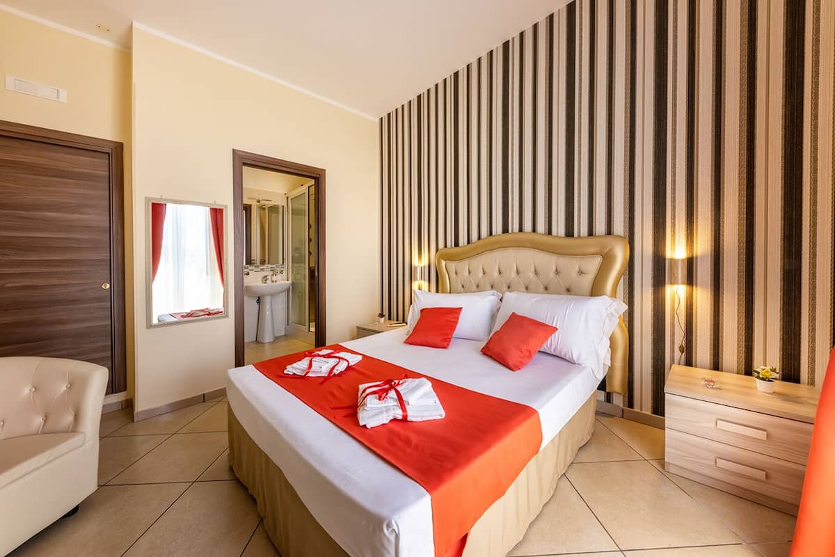 Panoramic Double Room | Minibar, in-room safe, desk, laptop workspace