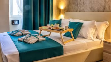 Standard Double Room | Minibar, in-room safe, desk, laptop workspace