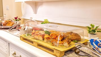 Free daily cooked-to-order breakfast