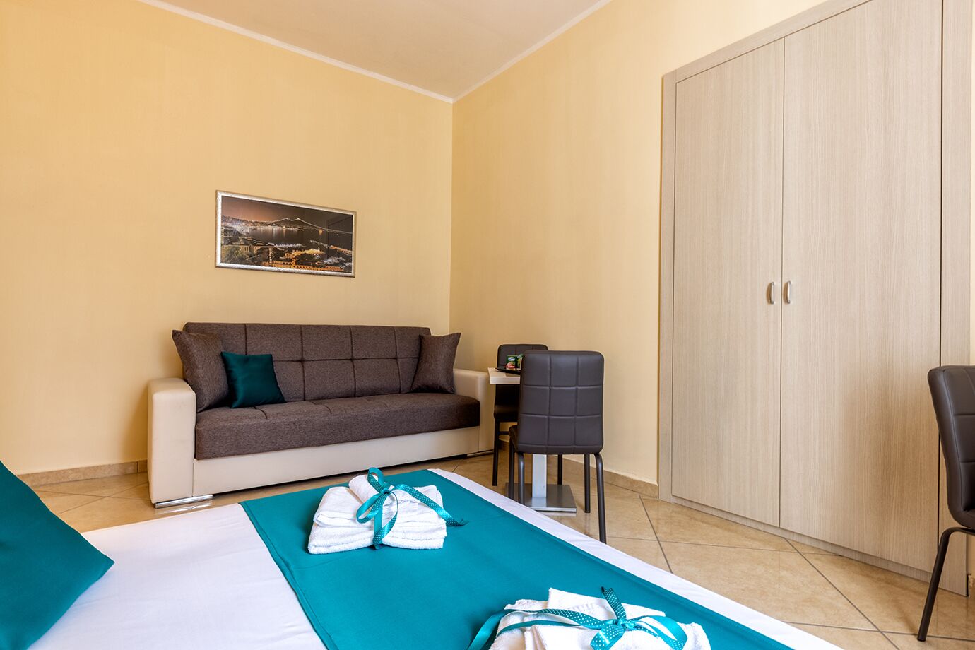 Deluxe Room | Minibar, in-room safe, desk, laptop workspace