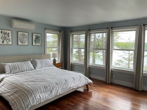 2 bedrooms, travel crib, free WiFi, bed sheets