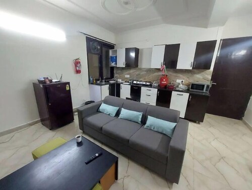 F1 Room in 4BHK with Netflix, attach bath in SAKET