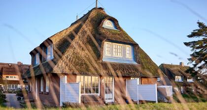 KEITUM unique POOL I VIEW I GARDEN