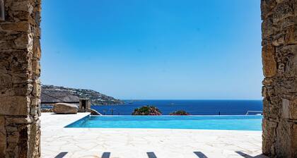 Vibrant Villa w/ private pool & Sunrise Views - 2024 Renovation