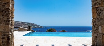 Vibrant Villa w/ private pool & Sunrise Views - 2024 Renovation