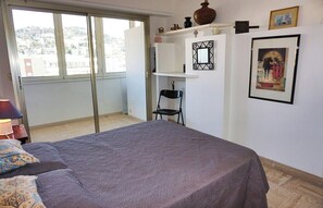 Iron/ironing board, free WiFi