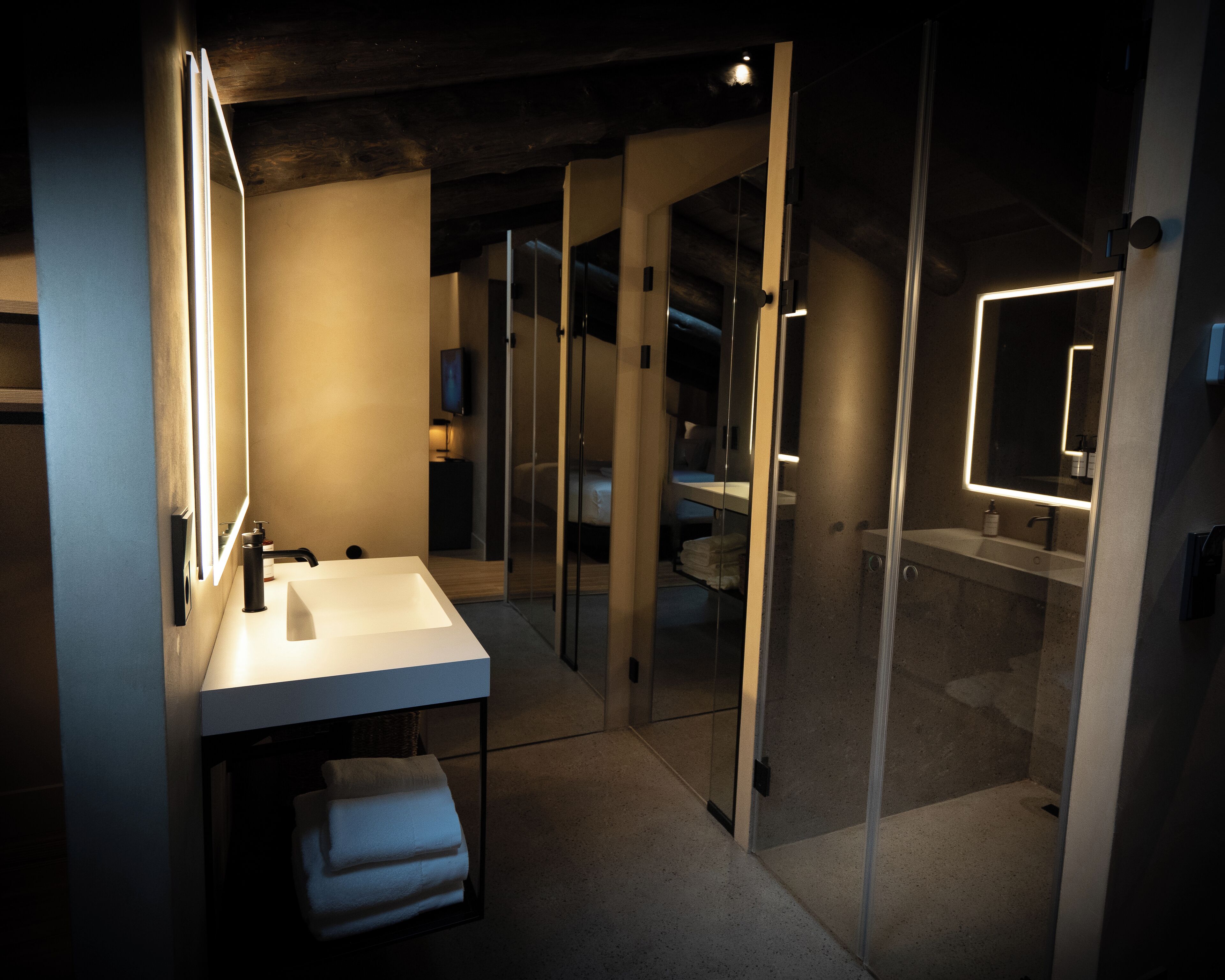 Basic Room | In-room safe, individually decorated, free WiFi, bed sheets