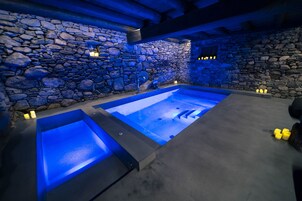 Sauna seca, 2 salas de tratamento, massagens