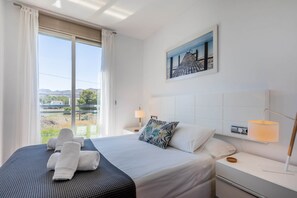 4 chambres, fer et planche à repasser, Wi-Fi, draps fournis