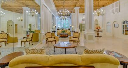 Captain`s Suite: Poolside Oasis with Beach Access