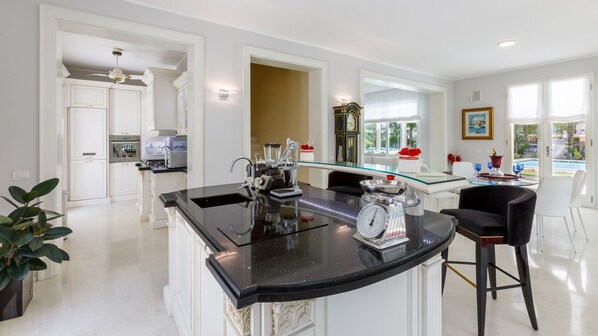 Dining - Villa Guidi 10, Emma Villas (Cervia)