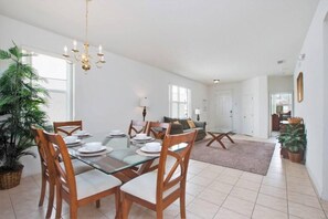 Hus - 2 queensize-sängar (Windwood Bay Vacation Home) | Restauranger