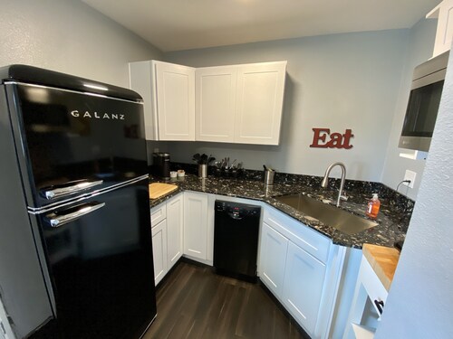 Unit B Minimalist Living, Simply...Perfect!