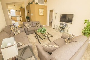 Nhà, nhiều giường (Yvonne's Indian Point Vacation Home) | Phòng khách