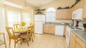 House, Multiple Beds (Yvonne's Indian Point Vacation Home) | Private kitchen