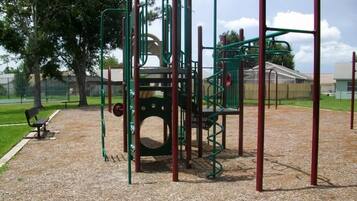 House, Multiple Beds (Yvonne's Indian Point Vacation Home) | Children's area