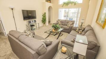 House, Multiple Beds (Yvonne's Indian Point Vacation Home) | Living room