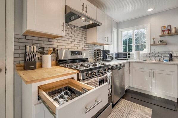 Frigorifero, macchina per tè/caffè, pentole/stoviglie/utensili