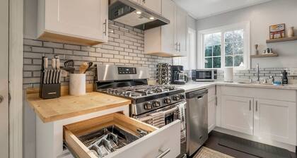 Japanese-Style Retreat: Fountain, Hot Tub, Arcade