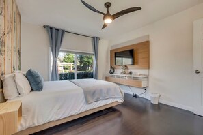 3 bedrooms, desk, iron/ironing board, travel crib