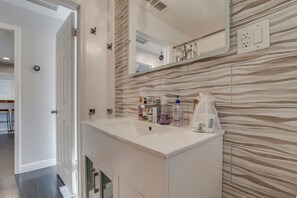 Combined shower/bathtub, hair dryer