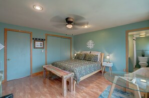 A bedroom with a bed, a bench, a glass table, and a ceiling fan. - A Room with a View (Verona)