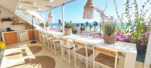 Beach penthouse, with 2 rooftop bars, 2 outdoor kitchens, Starlink WiFi, SeaView!