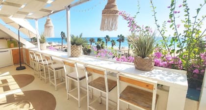 Beach penthouse, with 2 rooftop bars, 2 outdoor kitchens, Starlink WiFi, SeaView!
