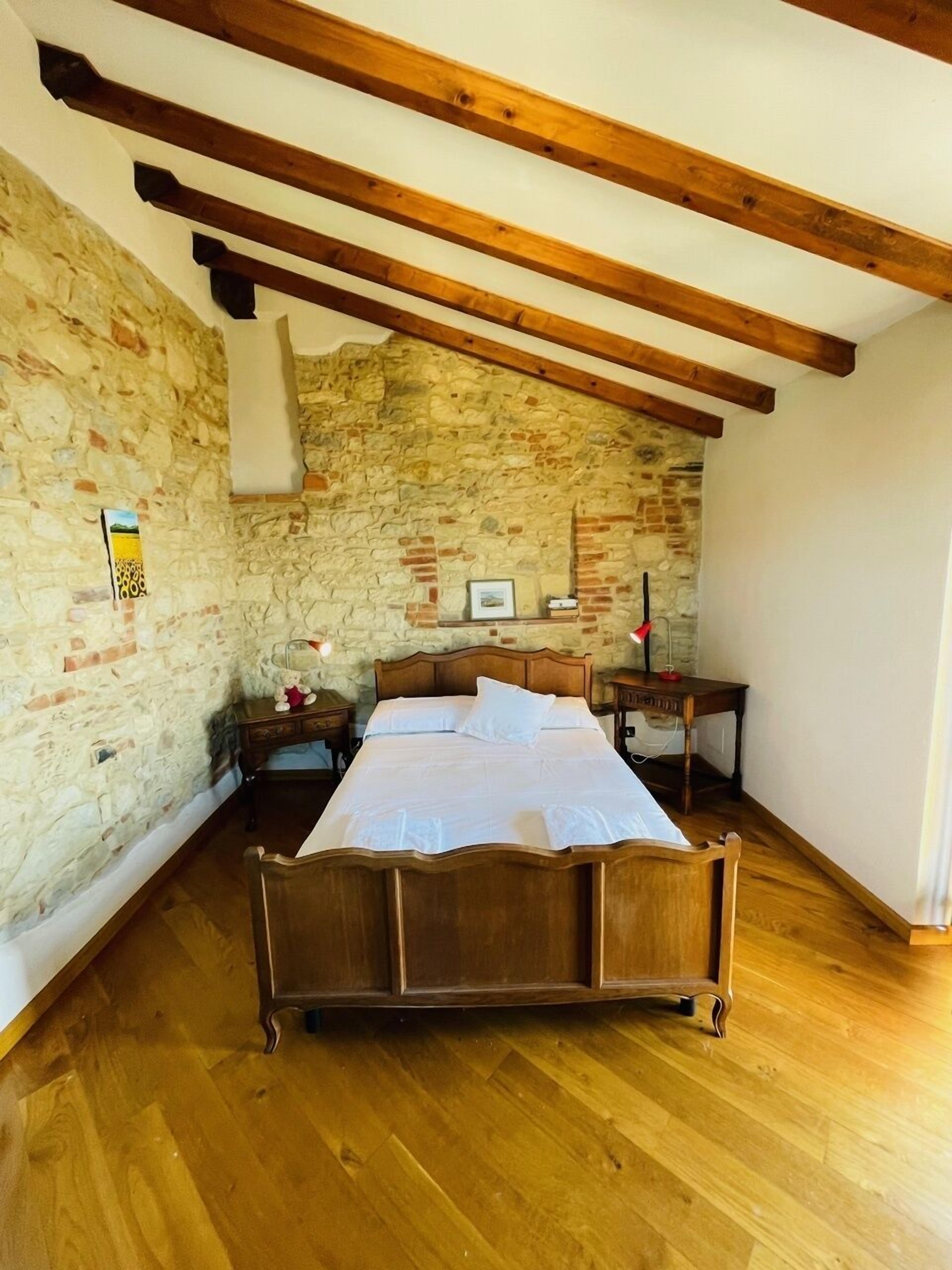 5 camere, ferro/asse da stiro, culla da viaggio, Wi-Fi gratuito