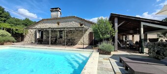 Belle des Prés" caravan, Nordic bath and shared pool.