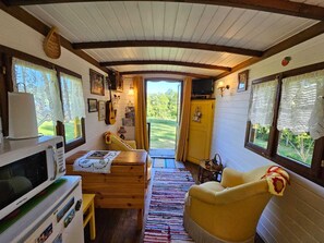 Interior - Belle des Prés" caravan, Nordic bath and shared pool. (Sigalens)