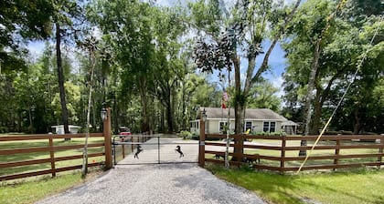 Cozy Cottage - Close to Everything, Nature Lovers Dream!