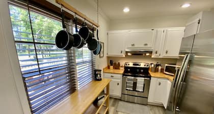 Cozy Cottage - Close to Everything, Nature Lovers Dream!