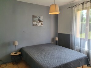 3 chambres, fer et planche à repasser, lit parapluie, Wi-Fi gratuit