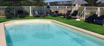 Comfortable 8-person house with shared heated pool between Sarlat and Cahors