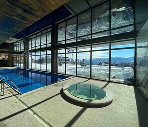 Piscine intérieure