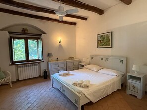 5 chambres, fer et planche à repasser, lit parapluie, Wi-Fi gratuit