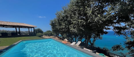 Piscine extérieure