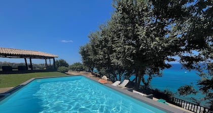 Villa on the Sea with pool and direct descent to the beach