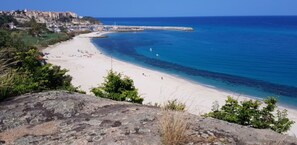 Plage, chaises longues