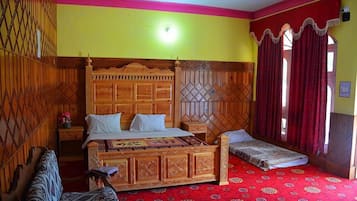 Deluxe Double Room | Iron/ironing board, free WiFi