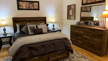 1 bedroom, desk, WiFi, bed sheets