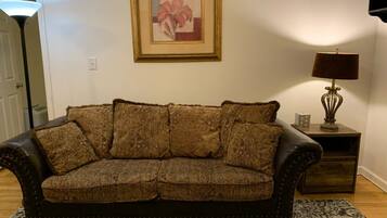 Téléviseur connecté, lecteur de DVD, sélection de films