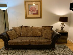 Een smart-tv, een dvd-speler en een filmbibliotheek