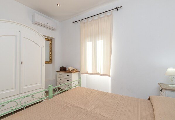 Family Apartment, Multiple Bedrooms (Domos Pintadas Apt. 1 Porto Rotondo) | 1 bedroom, iron/ironing board, free WiFi, bed sheets - Domos Pintadas Apt. 1 Porto Rotondo (Olbia)