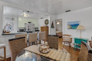 Dining - Feeling Beachy Cottage, Sleeps 6, Steps away from the beach! (Panama City Beach)