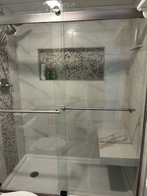 Combined shower/tub, hair dryer, towels, soap